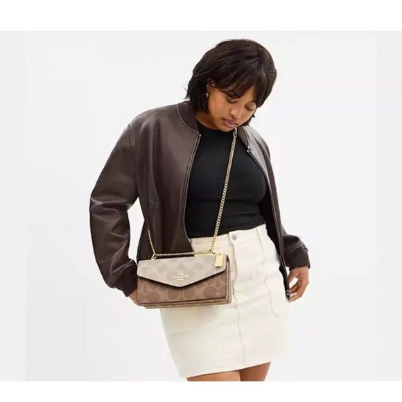 Klare Envelope Crossbody Bag In Blocked Signature Canvas NWT - Picture 7 of 11